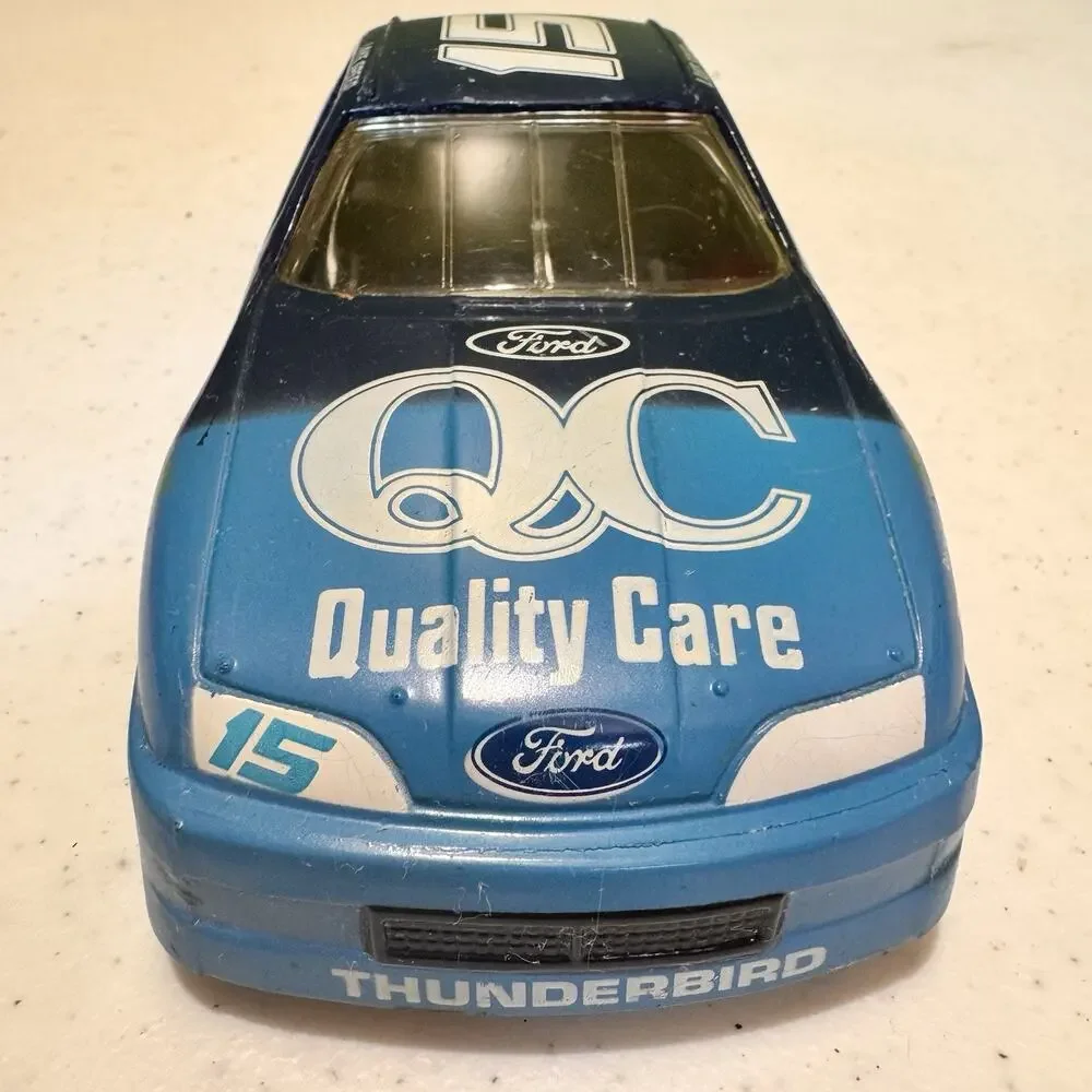 Nascar #15 Quality Care/Igloo 1992 Ford‎ Thunderbird Die-Cast Car 1:24 Scale Vtg